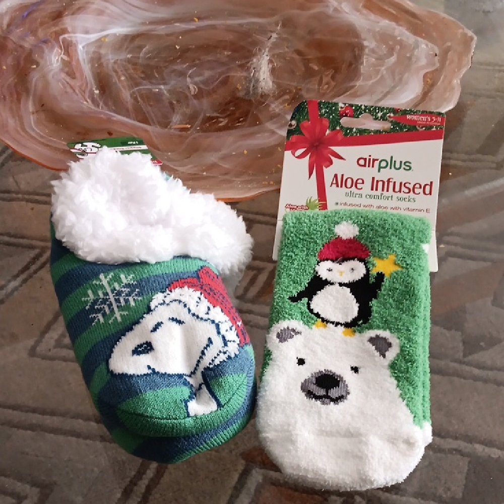 Peanuts Green and White Aloe Infused Socks